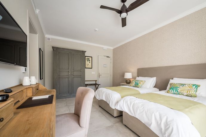 Imagen de la habitación del Hotel Cesca Boutique. Foto 10