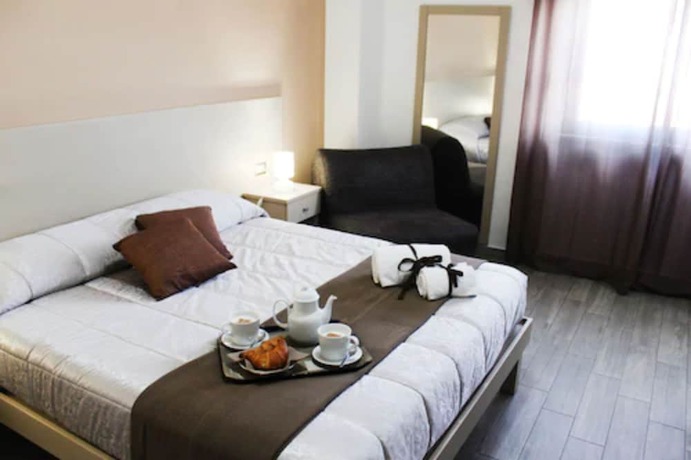 Imagen de la habitación del Hotel Cesirja. Foto 7