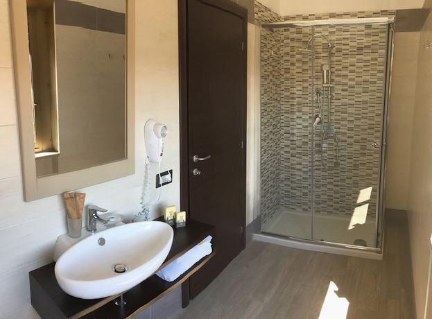 Imagen de la habitación del Hotel Cesirja. Foto 9