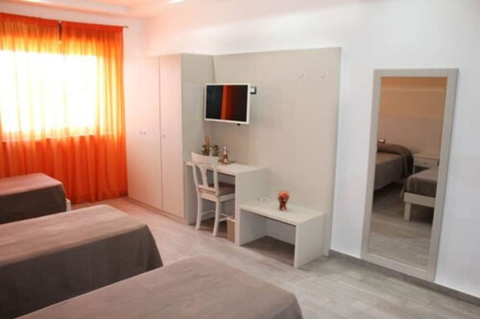 Imagen de la habitación del Hotel Cesirja. Foto 11