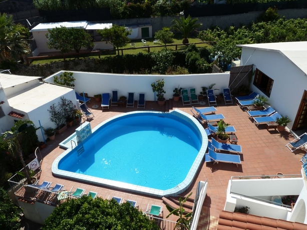 Imagen de la piscina del Hotel Cesotta. Foto 14
