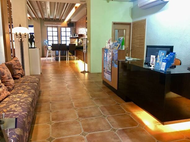 Imagen general del Hotel C\'est La Vie. Foto 2