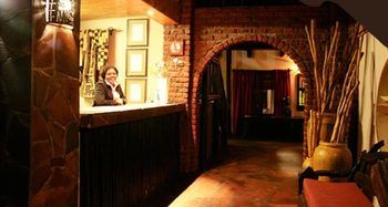 Imagen del bar/restaurante del Hotel C'est Si Bon. Foto 2