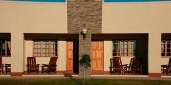 Imagen de los exteriores del Hotel C'est Si Bon. Foto 11