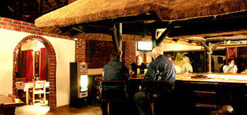 Imagen del bar/restaurante del Hotel C'est Si Bon. Foto 4