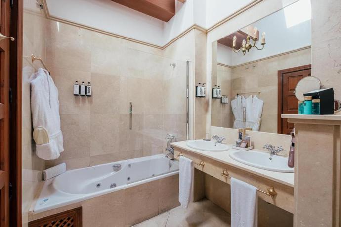 Imagen de la habitación del Hotel Cetina Palacio Ayala Berganza. Foto 12