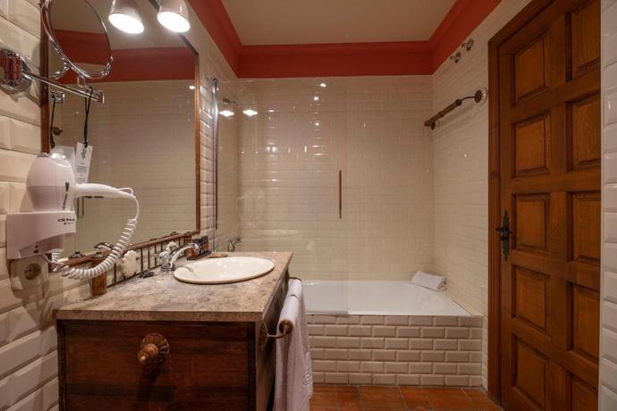 Imagen de la habitación del Hotel Cetina Palacio Ayala Berganza. Foto 8