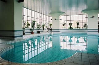 Imagen de la piscina del Hotel Ceu Conference Centre. Foto 3