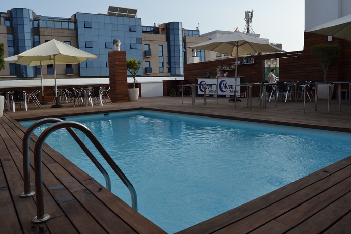 Imagen de la piscina del Hotel Ceuta Puerta de Africa. Foto 14