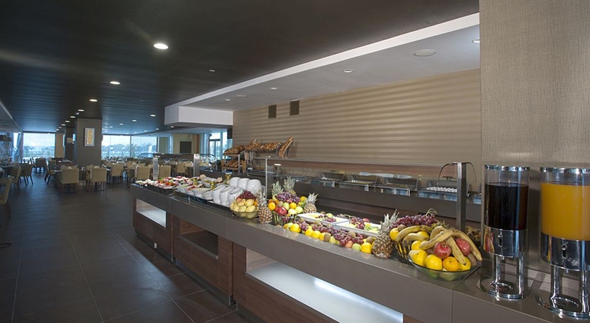 Imagen del bar/restaurante del Hotel Cevahir Istanbul Asia. Foto 3