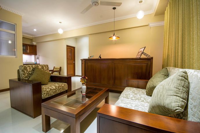 Imagen de los interiores del Hotel Ceyloni City. Foto 19