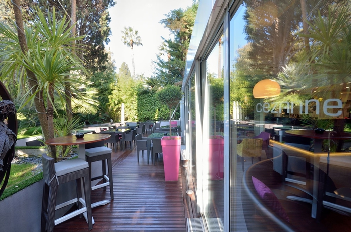 Imagen de los exteriores del Hotel Cezanne. Foto 10