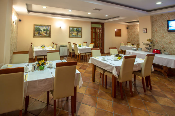 Imagen de la habitación del Hotel Cezar. Foto 7