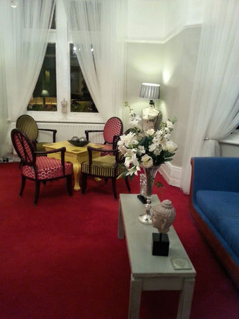 Imagen de los exteriores del Hotel Cfeleven. Foto 10