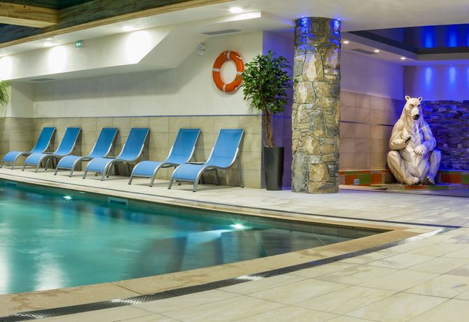 Imagen de la piscina del Hotel Cgh Résidences And Spas Les Chalets De Laÿssia. Foto 15