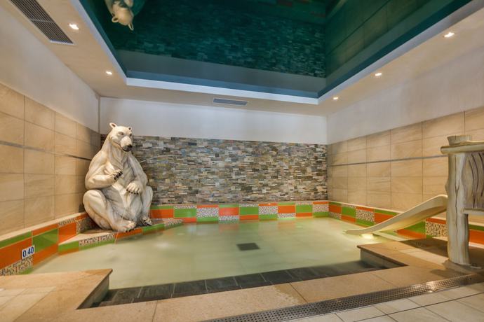 Imagen de la piscina del Hotel Cgh Résidences And Spas Les Chalets De Laÿssia. Foto 18