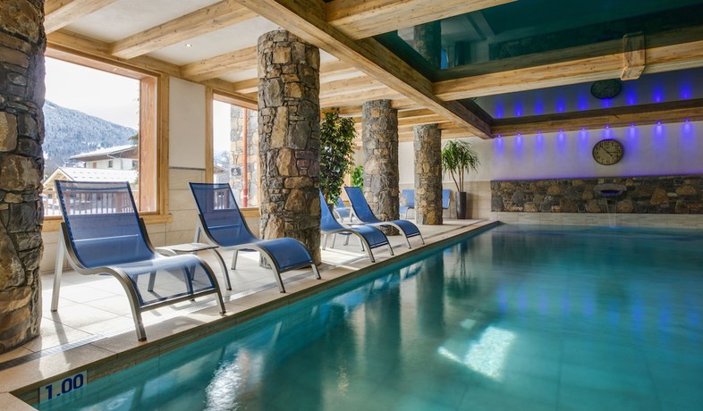 Imagen de la piscina del Hotel Cgh Résidences And Spas Les Chalets De Laÿssia. Foto 19