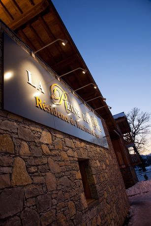 Imagen de la piscina del Hotel Cgh Résidences and Spas La Reine Des Prés. Foto 13