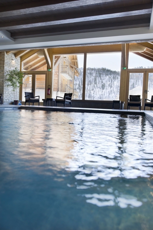 Imagen de la piscina del Hotel Cgh R&eacute;sidences and Spas Le Chalet Des Dolines. Foto 12