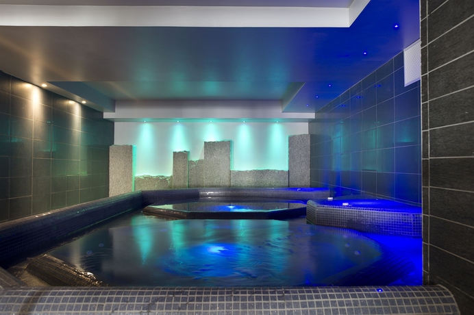 Imagen de la piscina del Hotel Cgh R&eacute;sidences and Spas Le Cristal De L'alpe. Foto 13