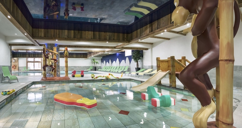 Imagen de la piscina del Hotel Cgh R&eacute;sidences and Spas Le Kalinda. Foto 18