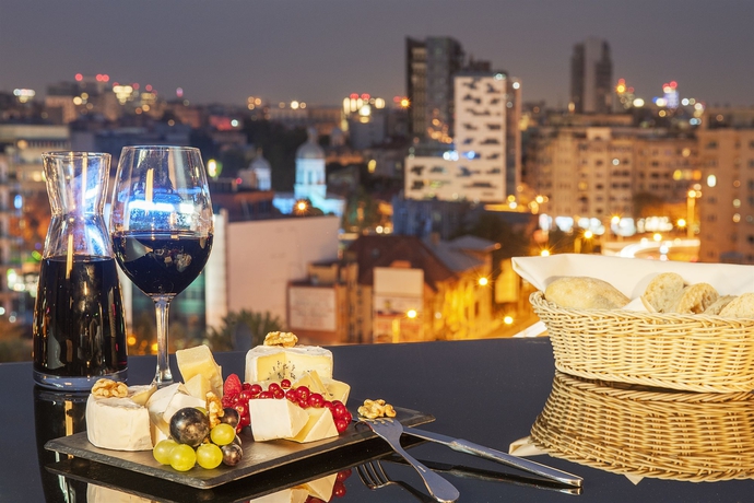 Imagen del bar/restaurante del Hotel Ch Bucharest. Foto 2