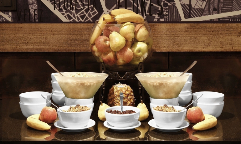 Imagen del bar/restaurante del Hotel Ch Recoleta Suites. Foto 7