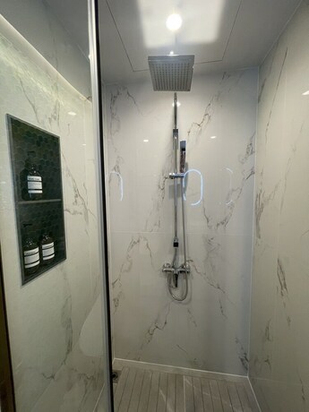 Imagen de la habitación del Hotel Cha Chiangmai Luxury. Foto 23