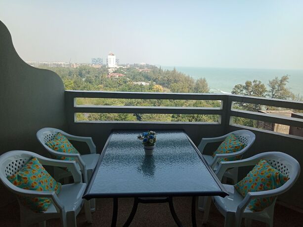 Imagen general del Hotel Cha-am Grand Condotel. Foto 11