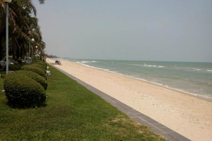 Imagen general del Hotel Cha-am Grand Condotel. Foto 15