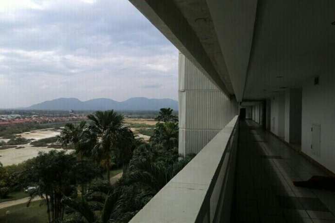 Imagen general del Hotel Cha-am Grand Condotel. Foto 18