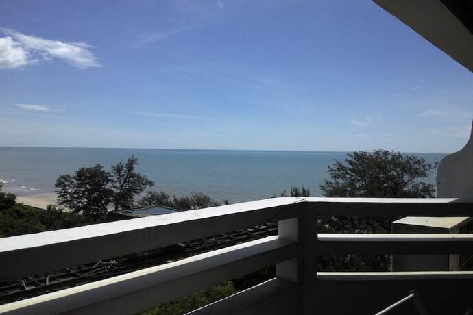 Imagen general del Hotel Cha-am Grand Condotel. Foto 19