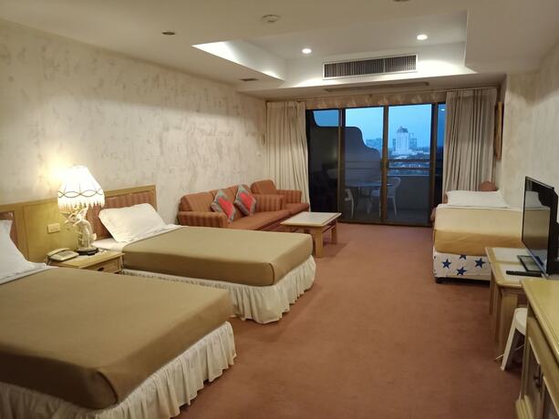 Imagen general del Hotel Cha-am Grand Condotel. Foto 1