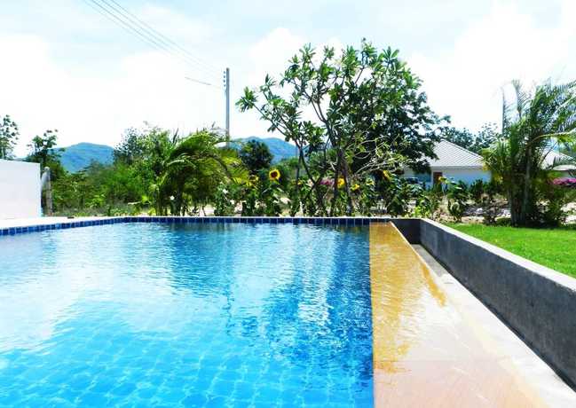 Imagen de la piscina del Hotel Cha-am Pool Villa. Foto 19