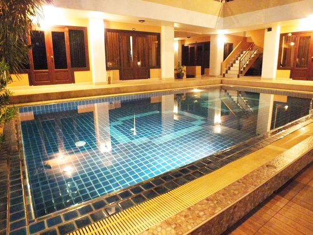 Imagen de la piscina del Hotel Chaba Garden Resort and Service. Foto 11