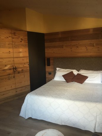 Imagen de la habitación del Hotel Chaberton. Foto 5