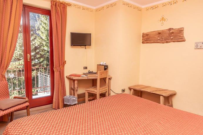 Imagen de la habitación del Hotel Chaberton. Foto 6