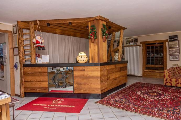 Imagen de los interiores del Hotel Chaberton. Foto 19