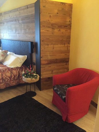 Imagen de la habitación del Hotel Chaberton. Foto 9