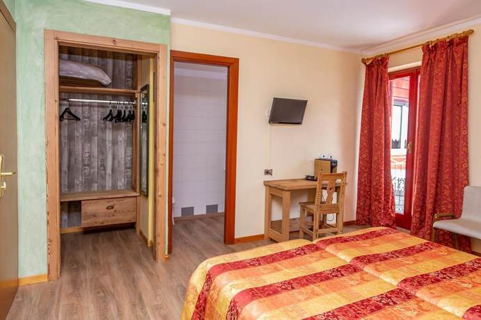 Imagen de la habitación del Hotel Chaberton. Foto 10