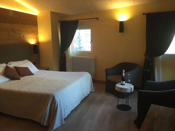 Imagen de la habitación del Hotel Chaberton. Foto 11