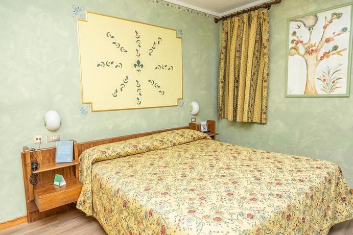 Imagen de la habitación del Hotel Chaberton. Foto 12