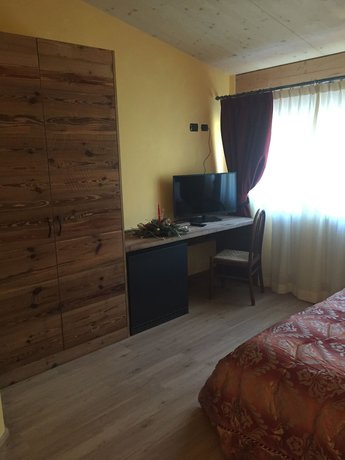 Imagen de la habitación del Hotel Chaberton. Foto 14