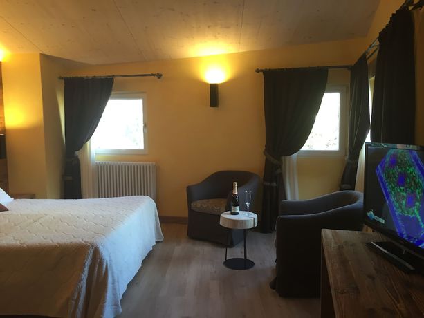 Imagen de la habitación del Hotel Chaberton. Foto 15