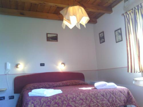 Imagen de la habitación del Hotel Chacaril. Foto 9