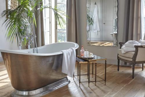 Imagen de la habitación del Hotel Ch&acirc;teau Capitoul, NARBONNE. Foto 19