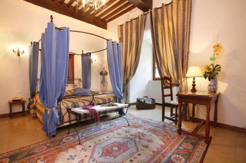 Imagen de la habitación del Hotel Ch&acirc;teau Chapeau Cornu. Foto 6