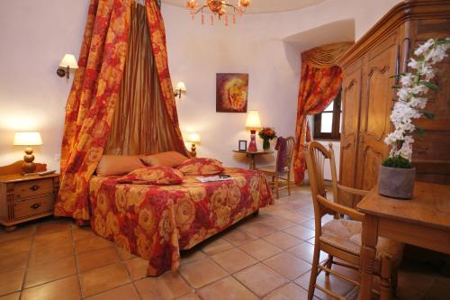 Imagen de la habitación del Hotel Ch&acirc;teau Chapeau Cornu. Foto 9