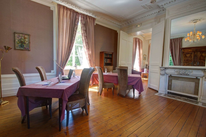 Imagen de los interiores del Hotel Ch&acirc;teau Cl&eacute;ry. Foto 8