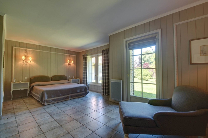 Imagen de la habitación del Hotel Ch&acirc;teau Cl&eacute;ry. Foto 2